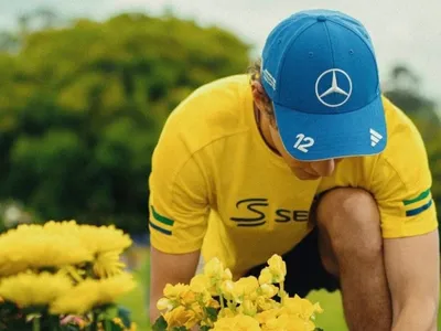 Antonelli marca presença em tributo a Ayrton Senna: “Fonte de inspiração”