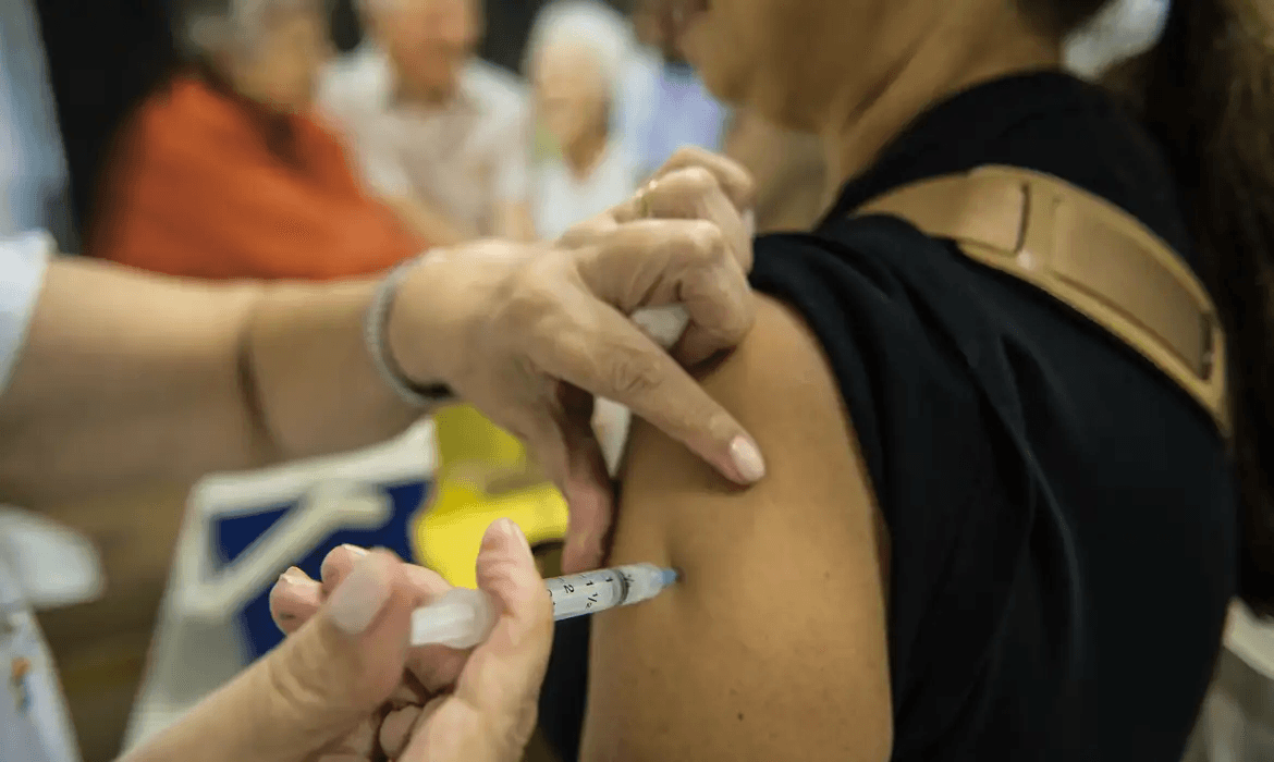 Vírus da gripe avança antes do esperado no Brasil
