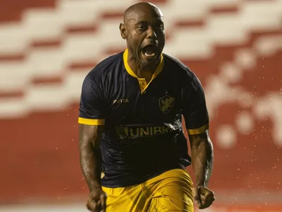 Vagner Love anuncia aposentadoria e diz que terá "último capítulo"