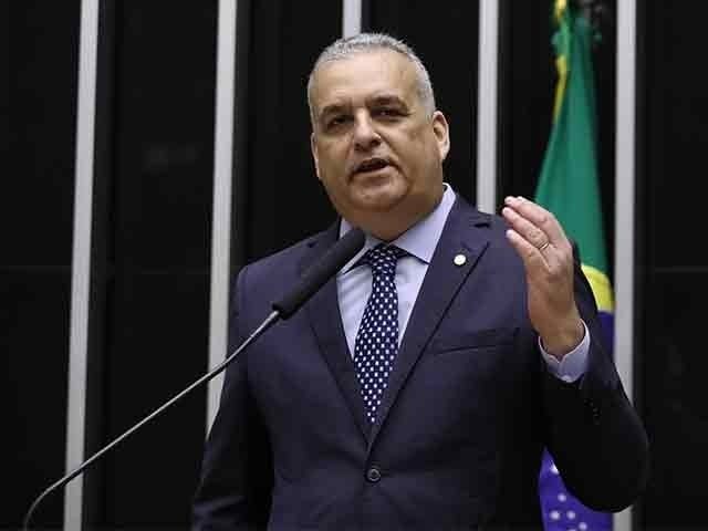 Relator da CPMI do INSS se filia ao PL e encontra com Flávio Bolsonaro