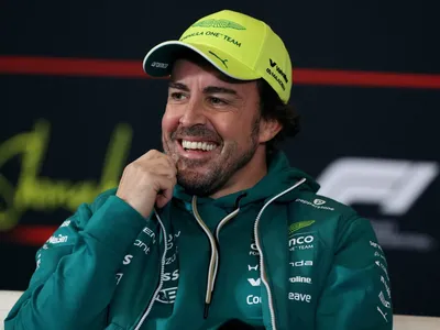 Fernando Alonso se torna pai aos 44 anos e adia ida ao GP do Japão