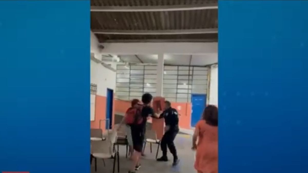 Policial Militar agride estudantes dentro de escola no Rio de Janeiro