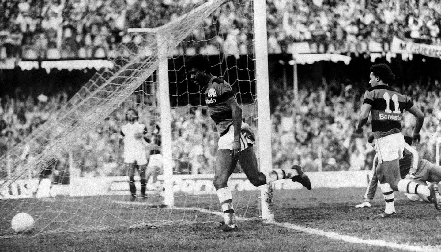 Washington  em Athletico x Flamengo, no Campeonato Brasileiro de 1983 — Foto: Divulgação/Athletico