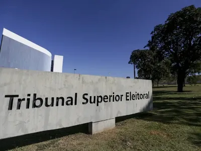 TSE adia julgamento que analisa cassação do ex-governador de Roraima