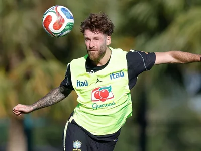 Léo Pereira detalha relação com Ancelotti e ambiente da Seleção