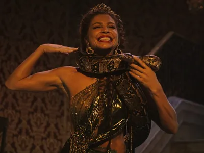 Resumo da novela: Beja inaugura "Chácara do Jatobá" e dança com cobra