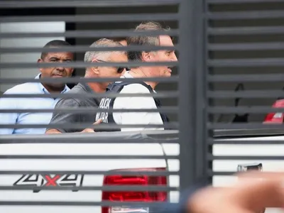 Vídeo mostra Jair Bolsonaro chegando em casa após receber alta hospitalar