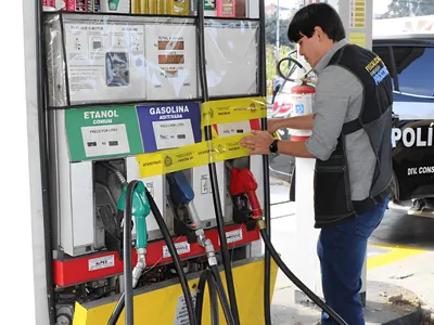 Fiscalização em postos e distribuidoras flagra margem de lucro de até 277%