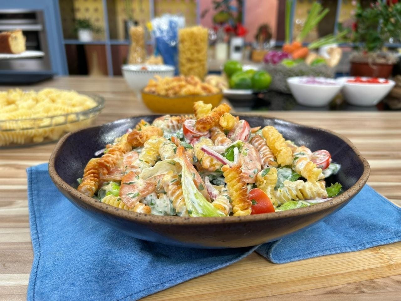 Salada de fusilli crocante do chef Bruno Hashimoto | Band Receitas