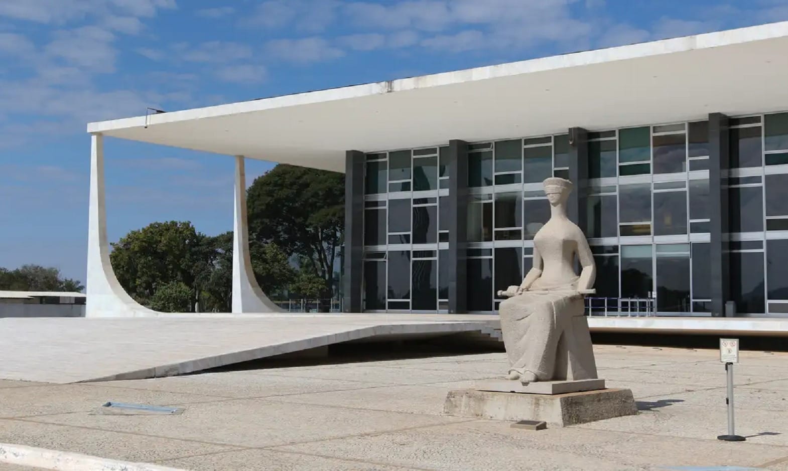 Deputados governistas pedem derrubada de sigilo do caso 'Dark Horse' no STF