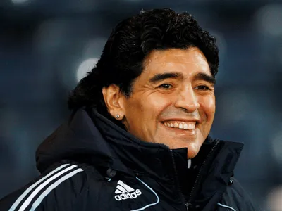 Médico de Maradona é acusado de homicídio, mas nega culpa em tribunal