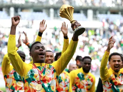 Senegal desafia CAF e exibe troféu da Copa Africana de Nações em amistoso