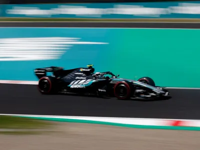 Mercedes lidera TL3 no Japão com Antonelli e Russell; Bortoleto é 9º