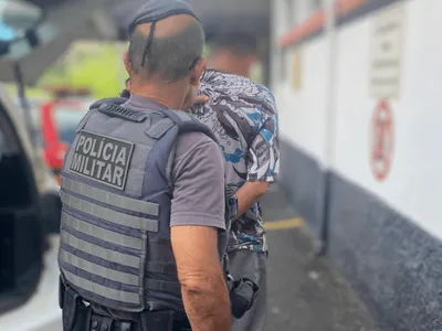 Homem é preso por violência doméstica após agredir companheira em Amparo