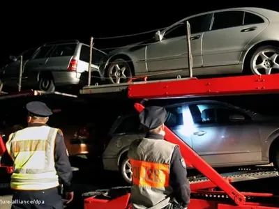 Rússia debate projeto que permite registrar carros roubados da UE no país