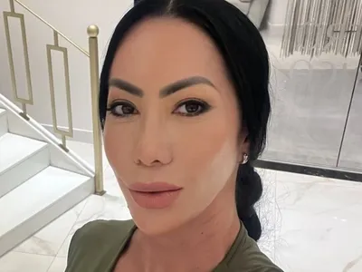 Mãe de um dos filhos de Ronaldo rebate críticas por perfil no OnlyFans