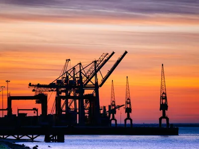 Petróleo volta a subir após novos ataques dos EUA ao Irã