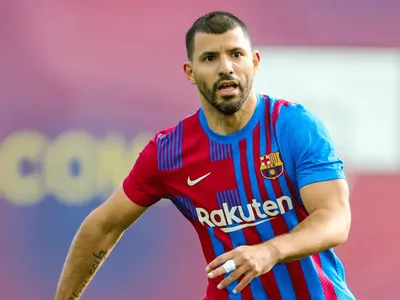 Agüero rompe tendão de Aquiles em jogo de veteranos na Argentina