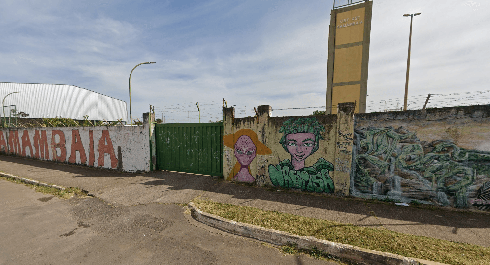 Adolescente é espancado e pisoteado por alunos em porta de escola do DF