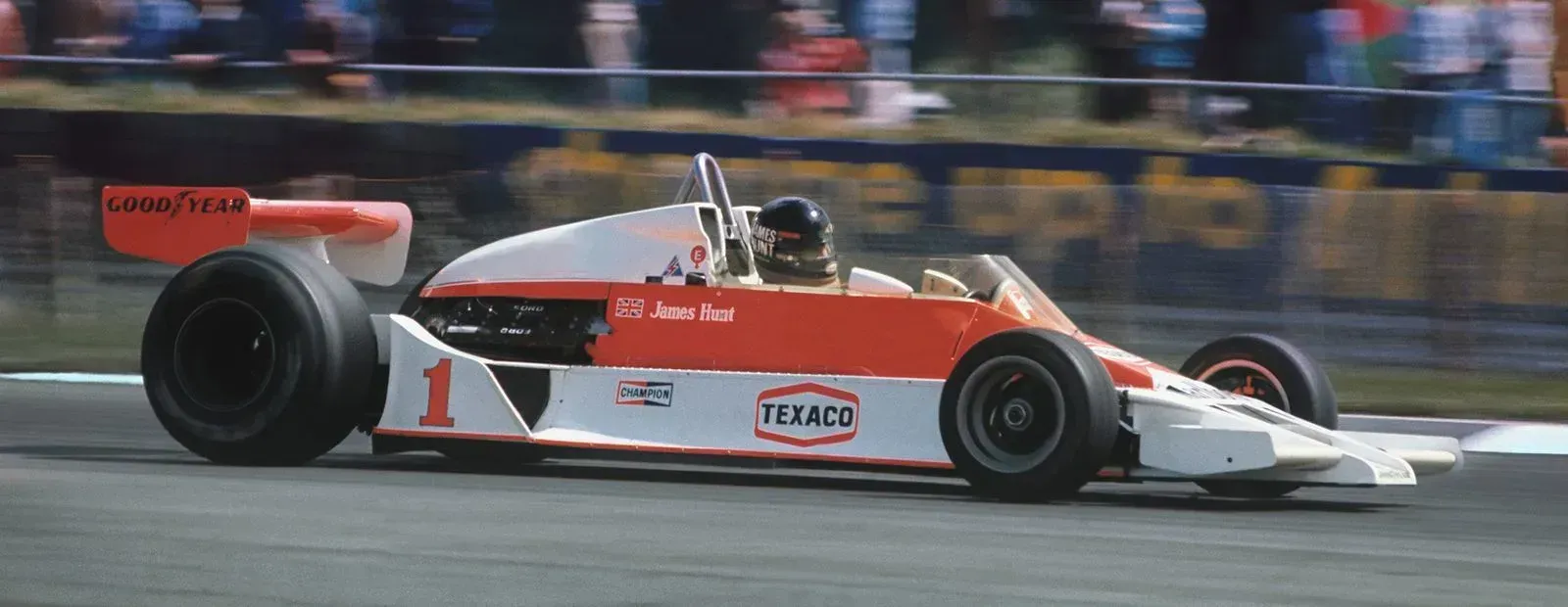James Hunt abordo do M26 em 1977