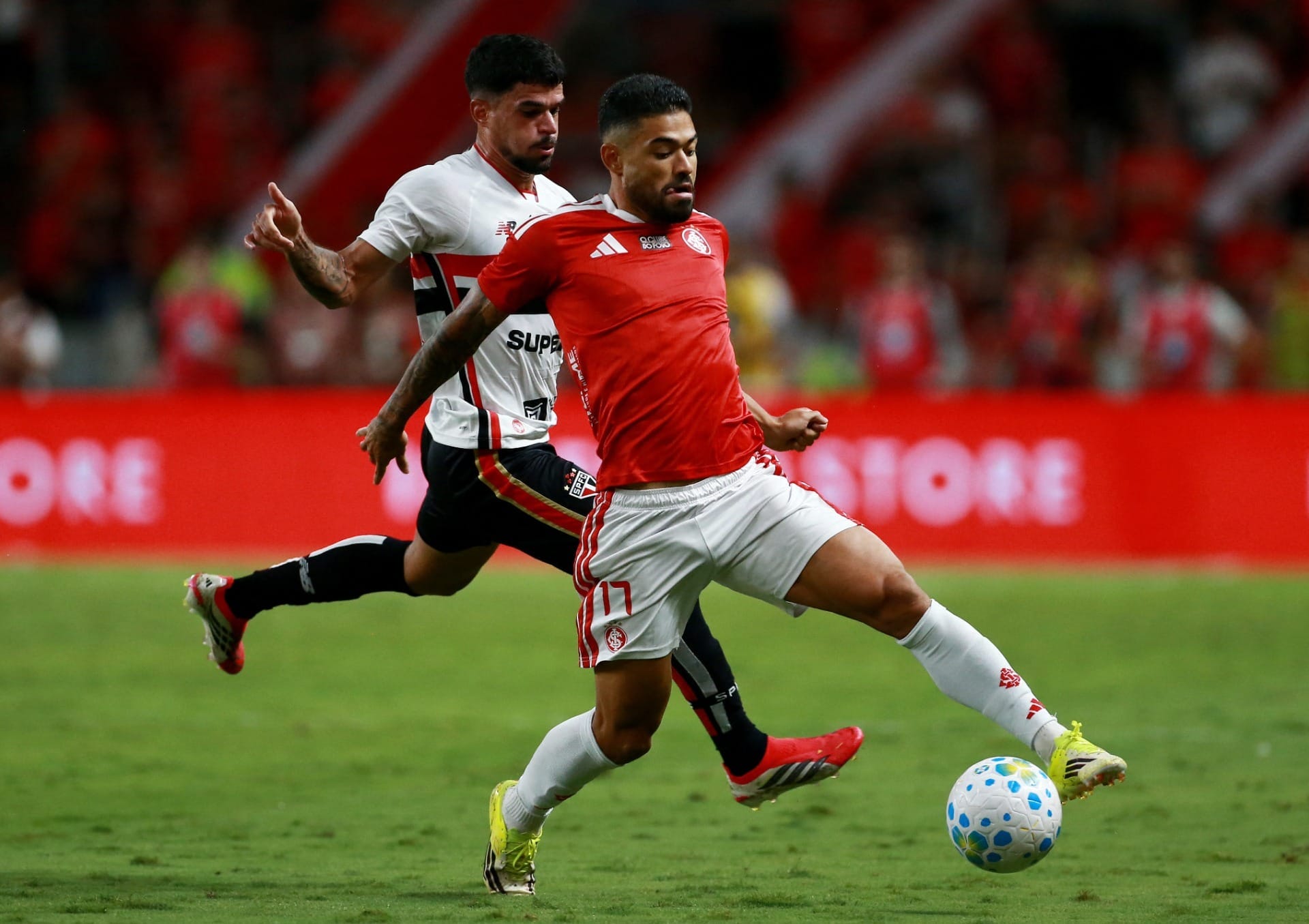 São Paulo sai atrás, mas busca empate com Inter e evita 3ª derrota seguida