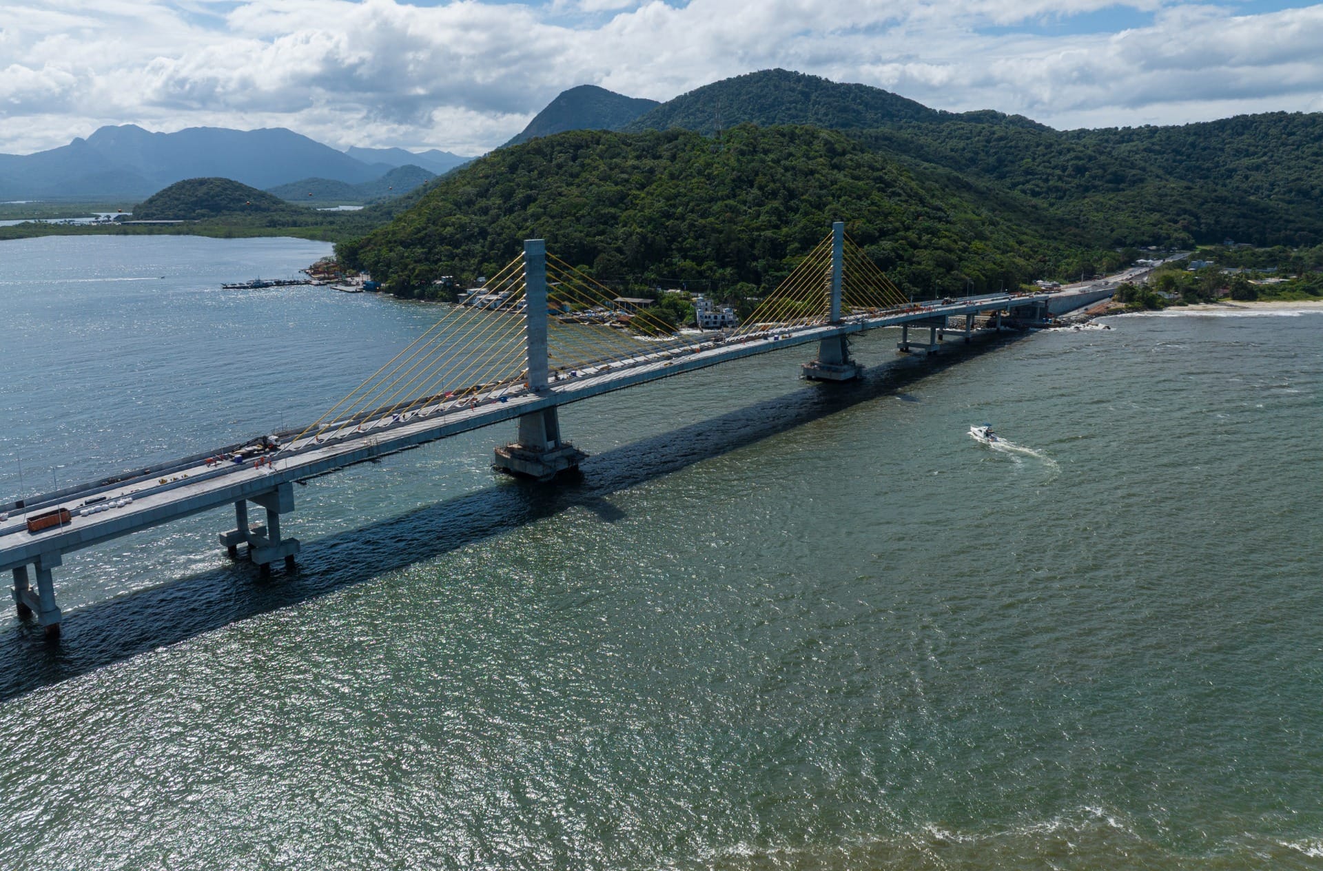 Ratinho Junior marca inauguração da Ponte de Guaratuba para 29 de abril