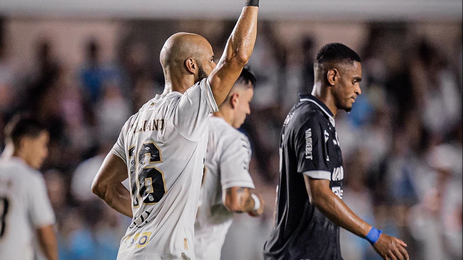 Thaciano comemora gol do Santos sobre o Remo (Foto: Raul Baretta / Santos)