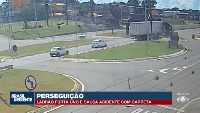 Vídeo mostra perseguição antes de acidente com Uno furtado em Cascavel