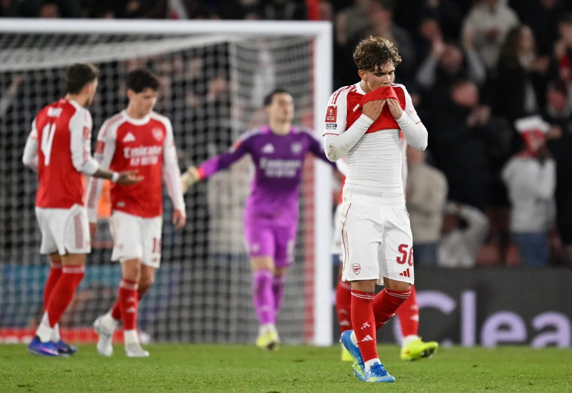 Max Dowman (Arsenal) lamenta gol do Southampton na Copa da Inglaterra. Foto: Tony O Brien/Reuters