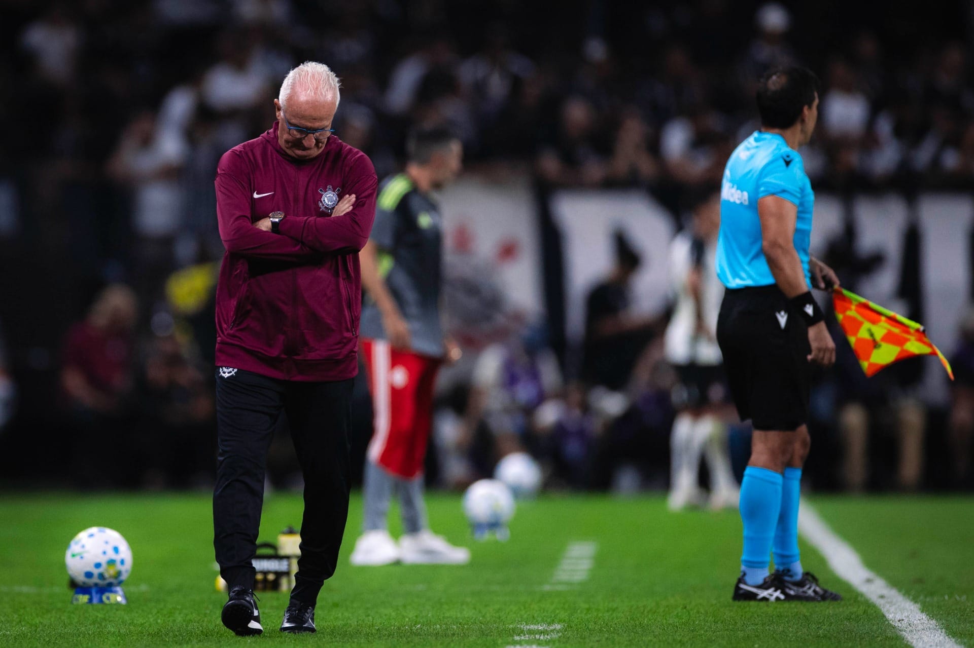 Após 9 jogos sem vencer, Corinthians demite Dorival Jr.
