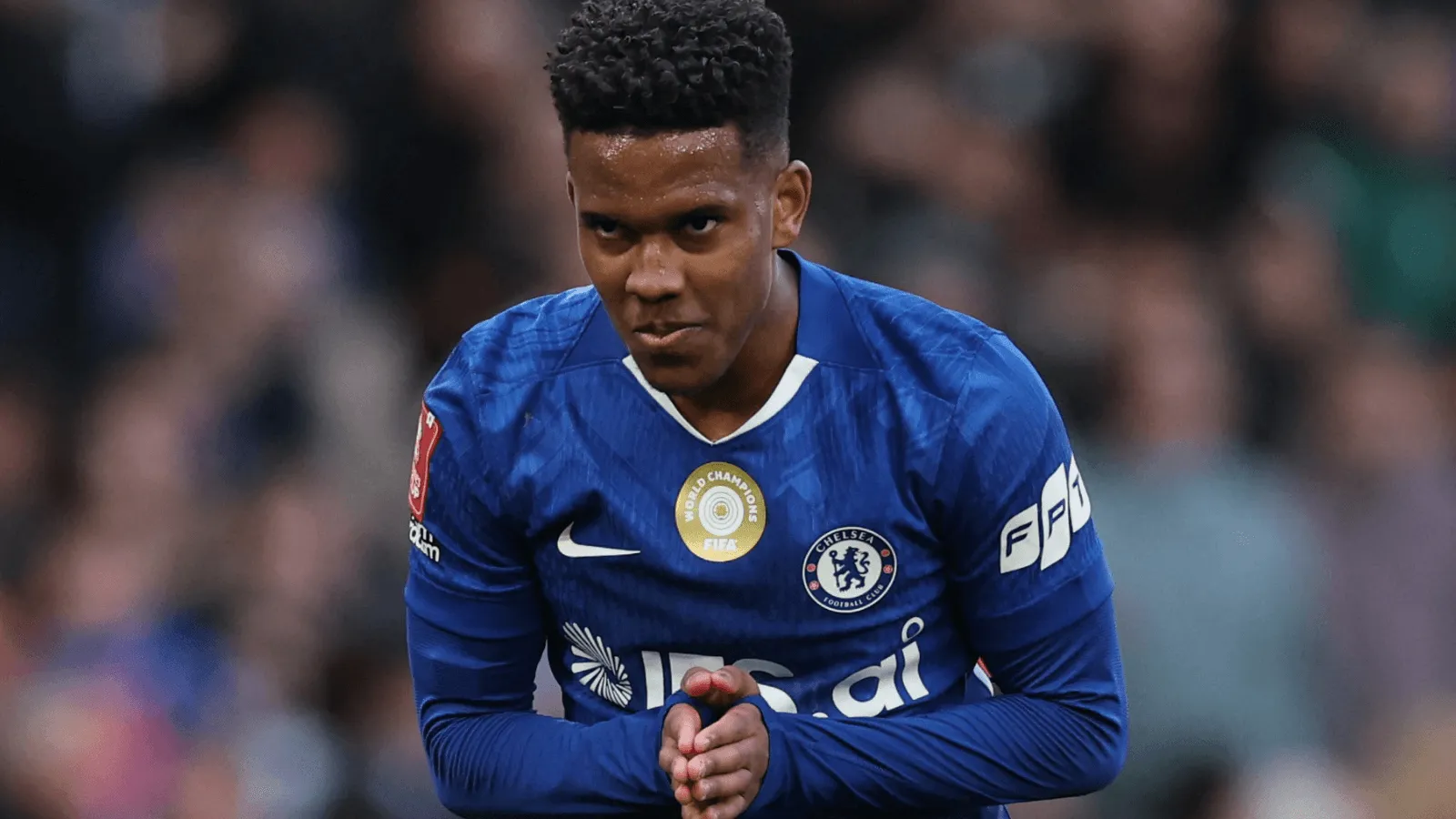 Estêvão, atacante do Chelsea, comemora gol sobre Port Vale. Foto: Reuters/Paul Childs