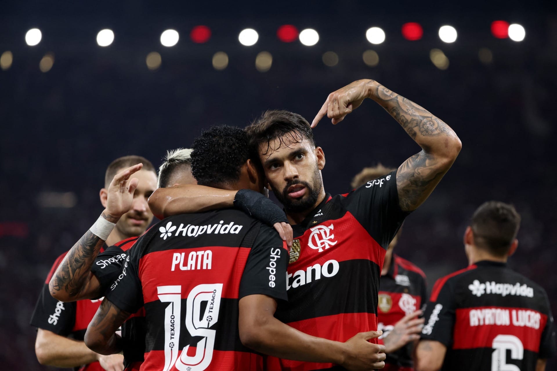 Flamengo sai atrás, mas busca virada sobre o Santos no Maracanã