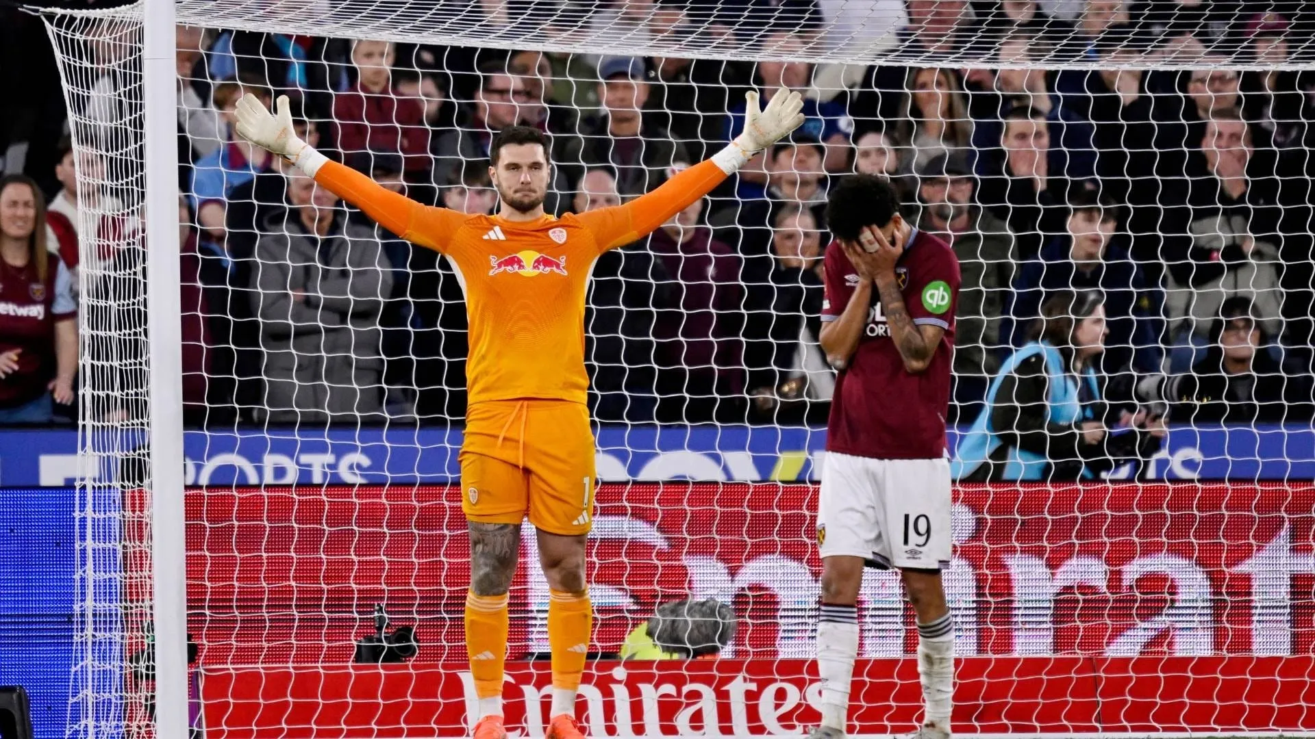 Lucas Perri brilha em classificação do Leeds contra West Ham na Copa da Inglaterra. Foto: REUTERS/Tony O Brien
