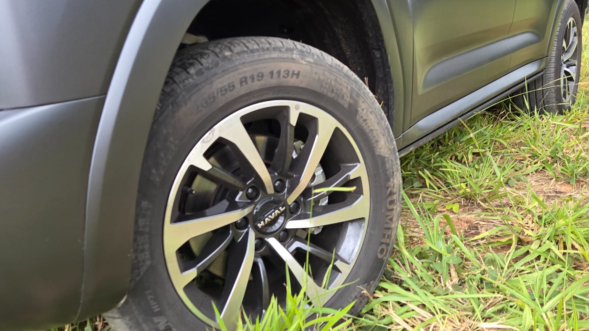 Pneus robustos reforçam a proposta off-road do H9