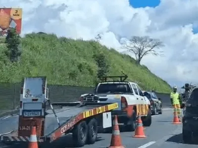 Casal morre ao tentar ultrapassar caminhão na Dutra em Aparecida