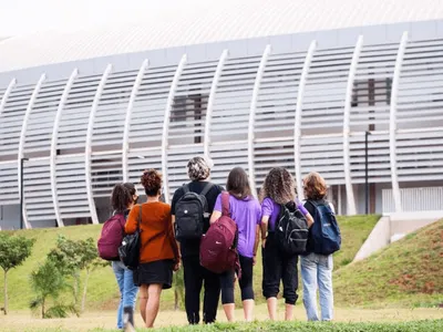 Mônica Bergamo: 20% dos adolescentes brasileiros não têm religião