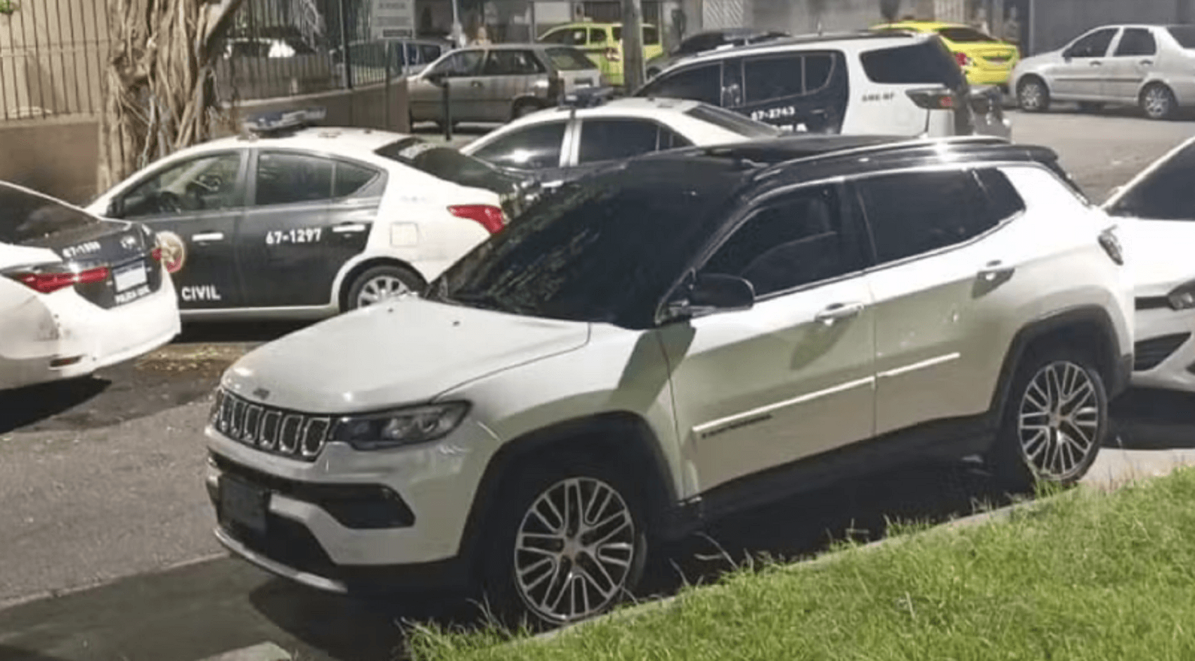 Carro de John Kennedy, do Fluminense, é recuperado após roubo no Rio