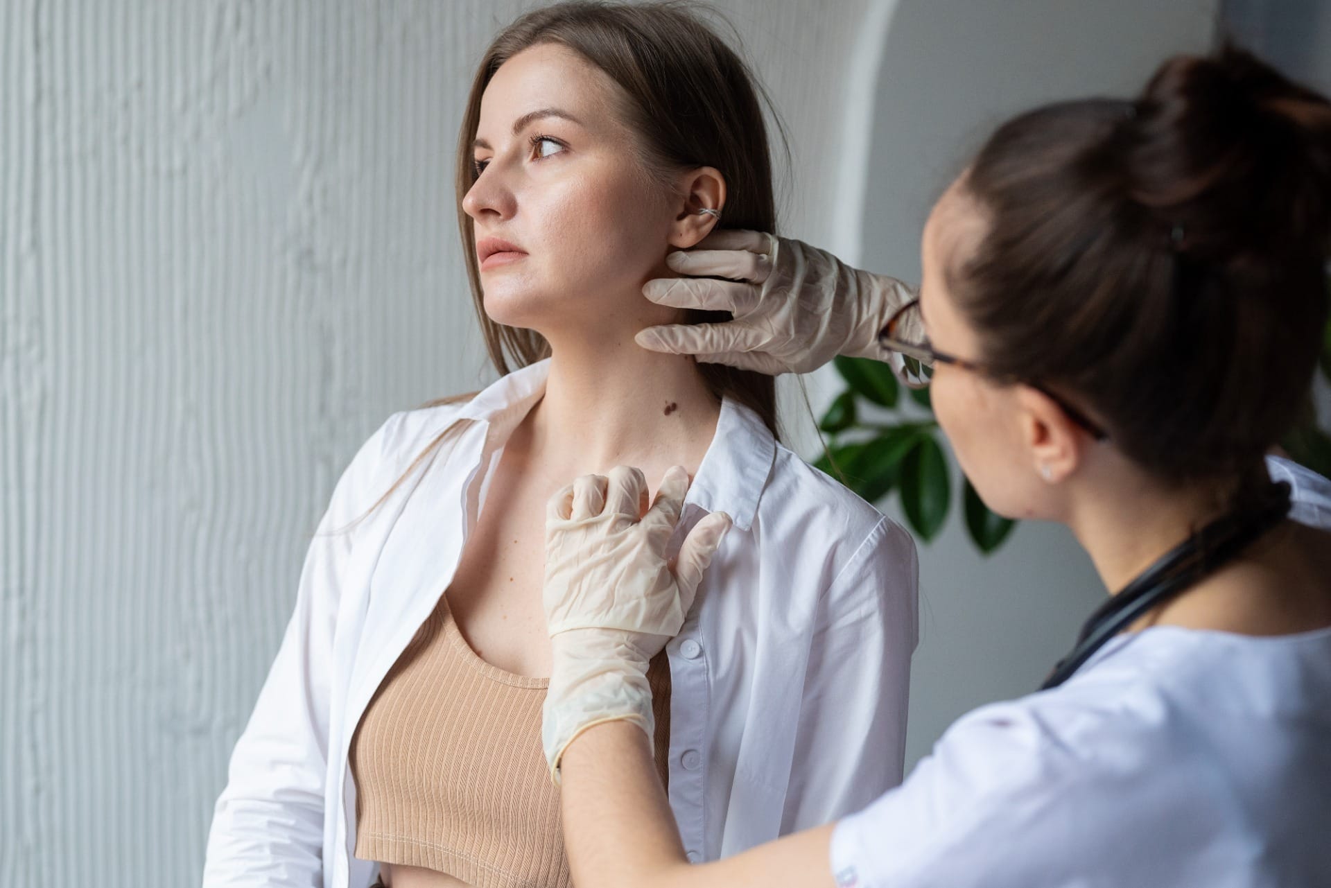 Dermatologia exige raciocínio clínico refinado e vai além da estética