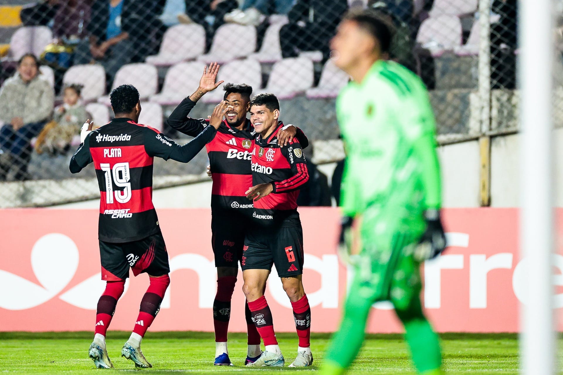 Flamengo sofre, mas vence o Cusco-PER e lidera o Grupo A na Libertadores