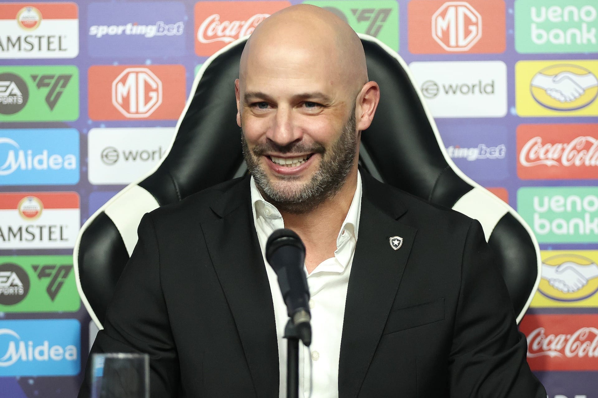 Franclim Carvalho promete Botafogo ofensivo e relembra era Artur Jorge