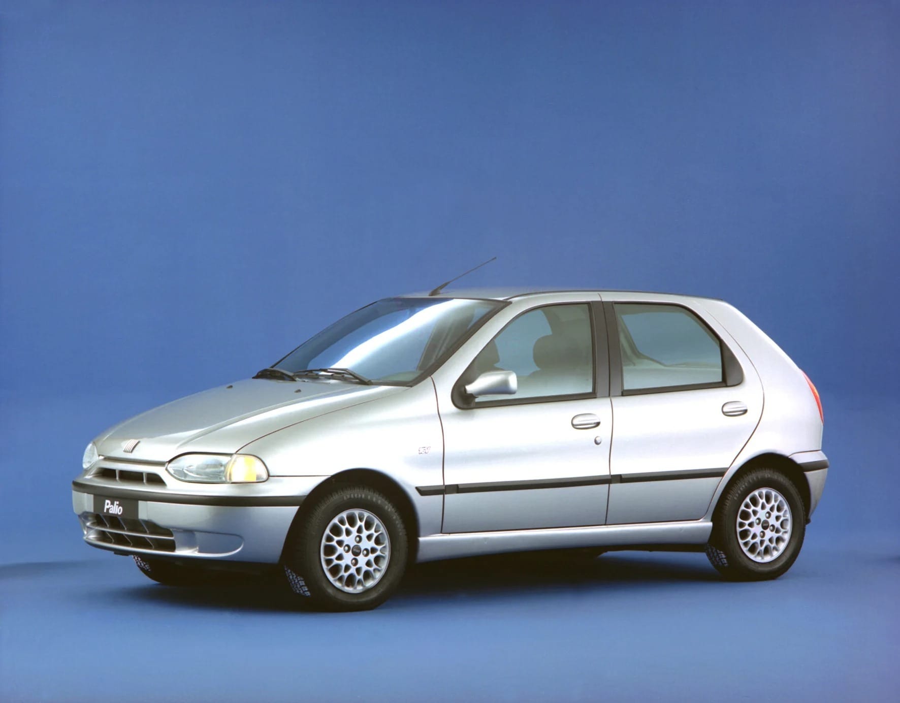 Fiat Palio celebra 30 anos como o "pau para toda obra" do brasileiro