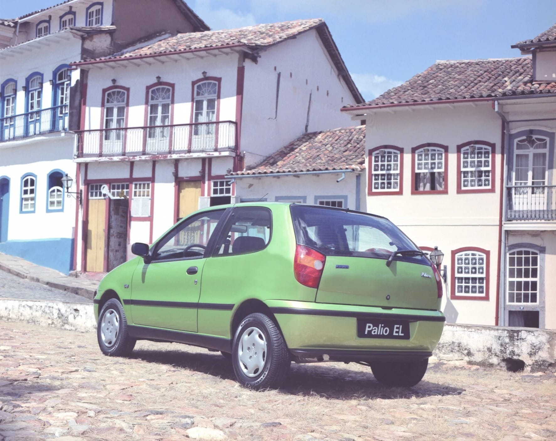 Fiat Palio celebra 30 anos como o "pau para toda obra" do brasileiro