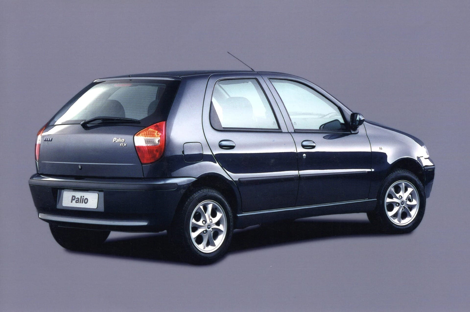 Fiat Palio celebra 30 anos como o "pau para toda obra" do brasileiro