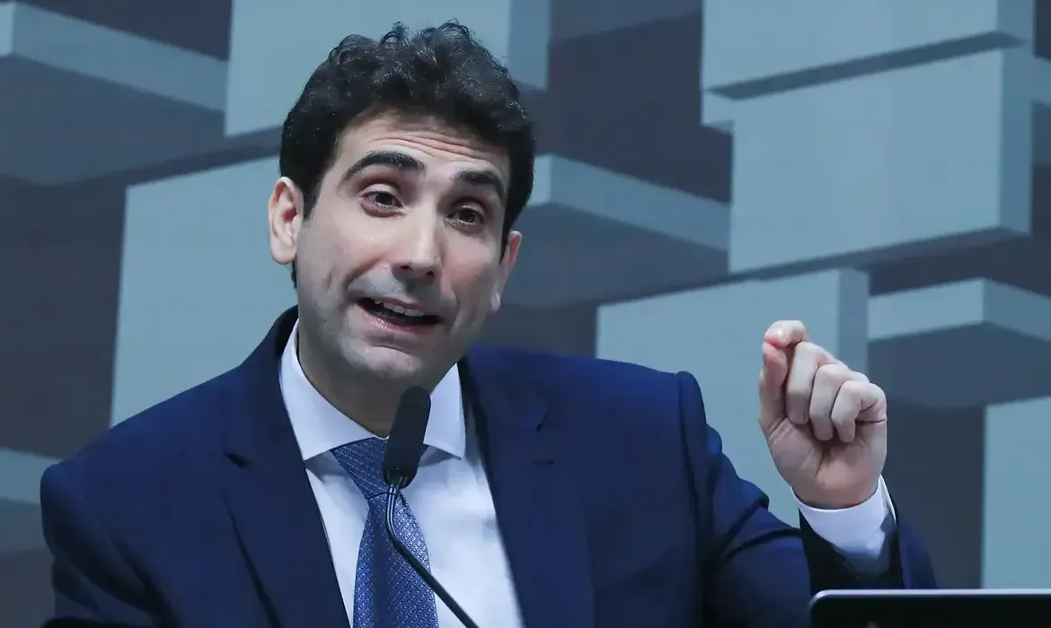 Galípolo diz que tratou com Moraes sobre sanção Magnitsky
