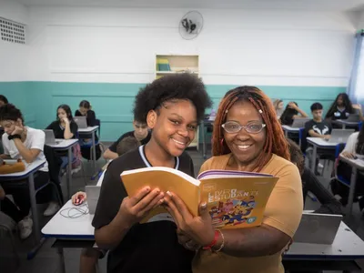 Governo de SP paga bônus recorde a 188 mil profissionais da educação