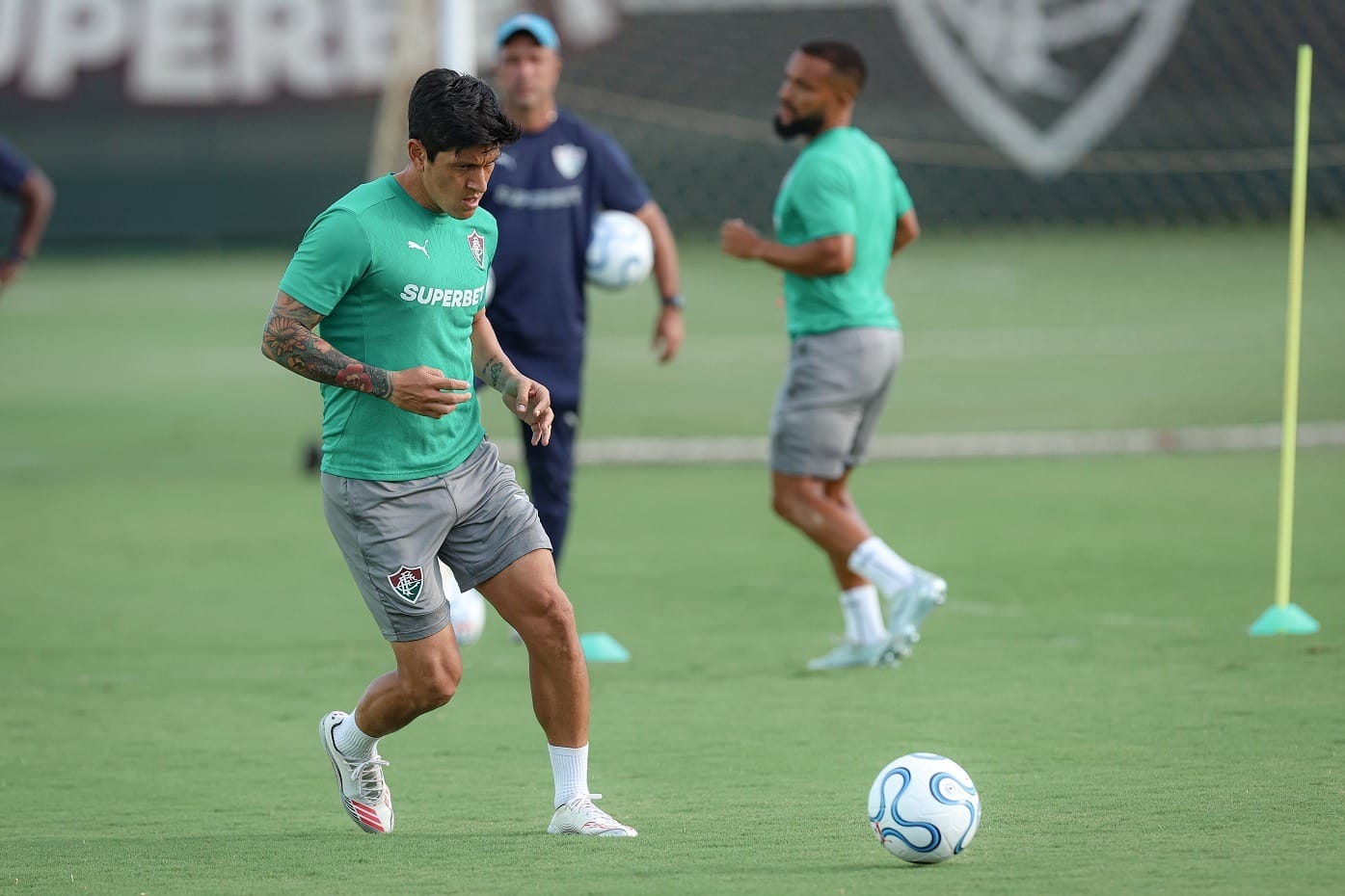 Cano sofre lesão na coxa durante o treino e desfalca o Fluminense