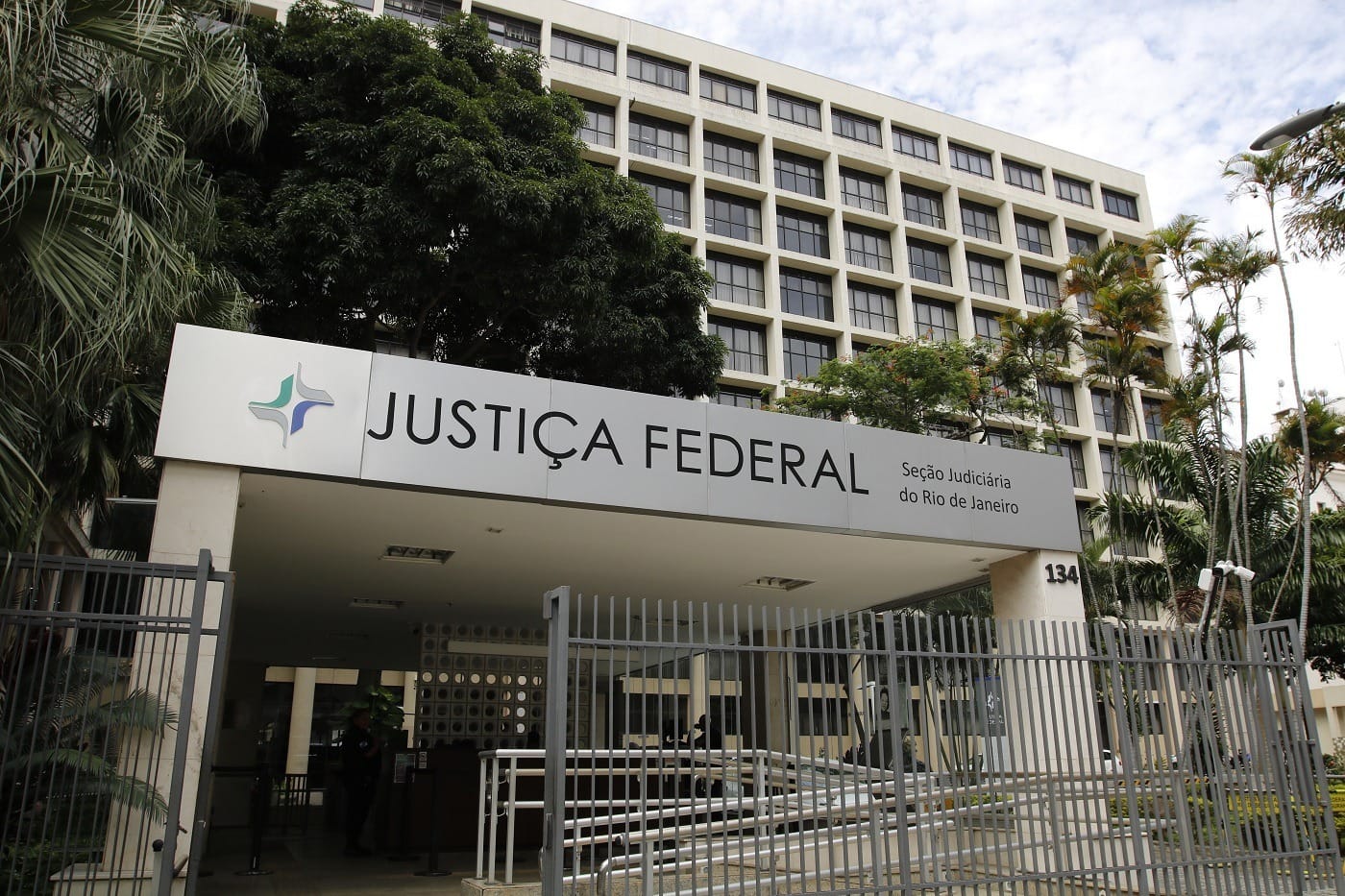 Justiça mantém suspensão de imposto sobre exportação de petróleo