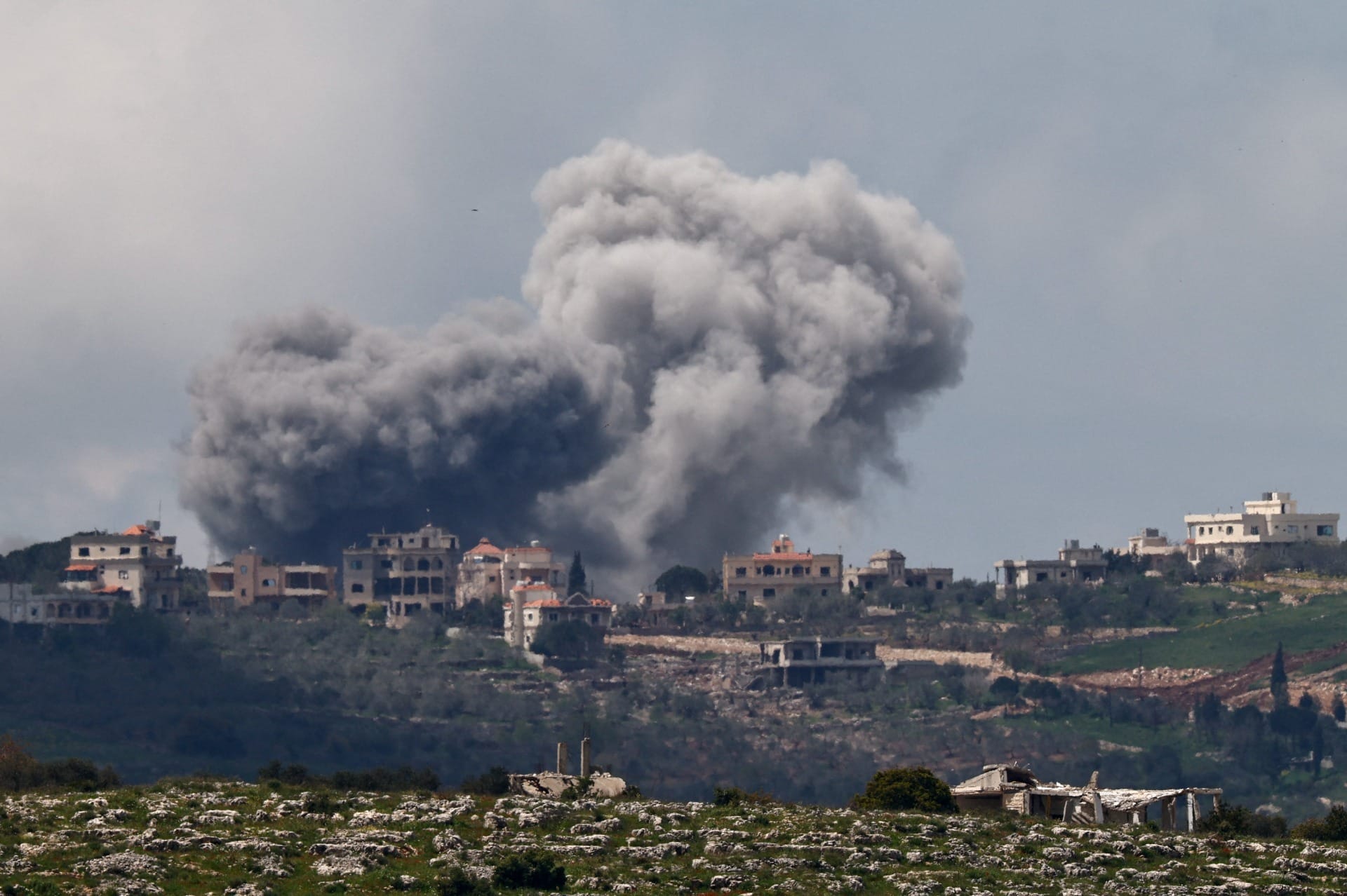 Bombardeios de Israel no Líbano deixam mais de dois mil mortos