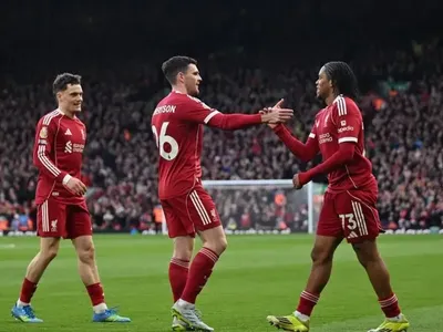 Liverpool vence Fulham e abre vantagem na briga por vaga na Champions