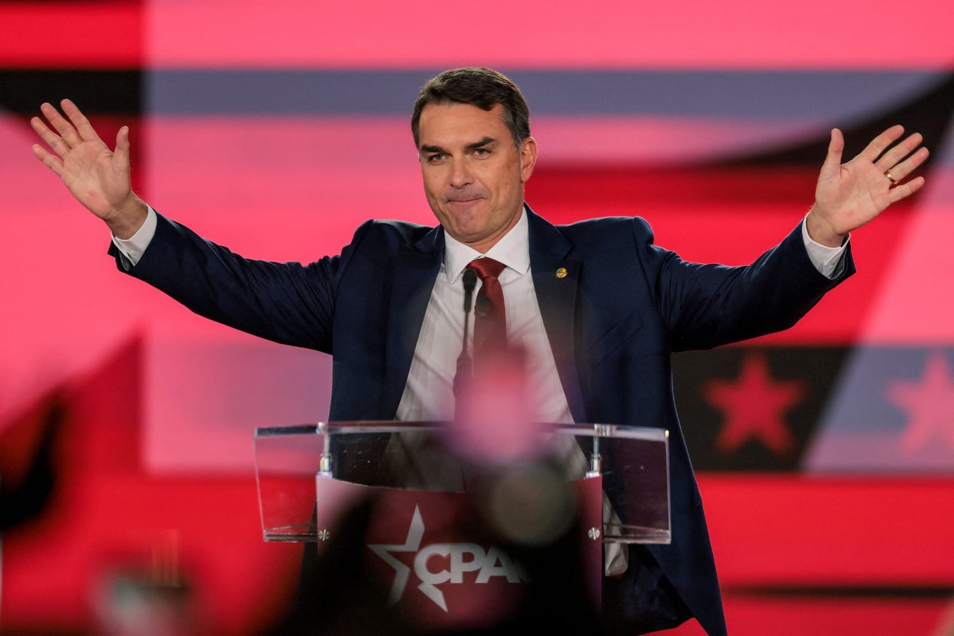 Eleitor bolsonarista só larga Flávio se 